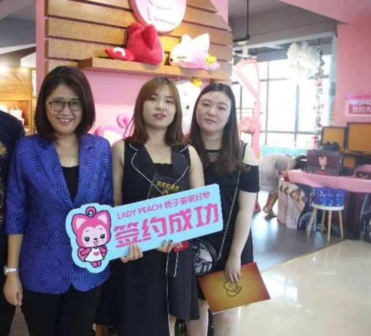 世袭的生意基因阿狸&桃子主题店重庆店合伙人沈露小姐94年.