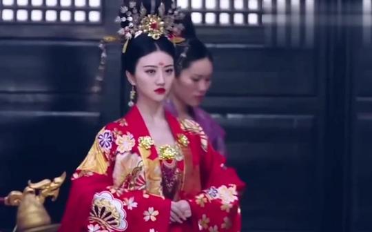 女星红衣合集-李沁红衣冷艳高贵，谁出场惊艳到你了?