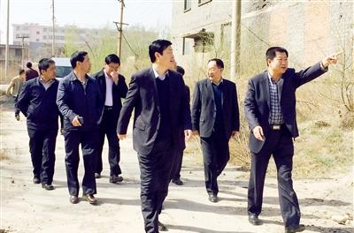 温建军对大学生创业园选址工作进行调研