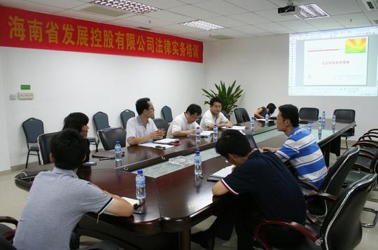 省政府法律事务办公室副主任李炬弘和公司法律顾问任云律师分别就公司