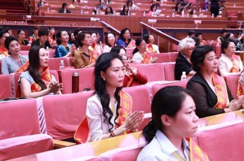 百果园集团总裁徐艳林被评为“2020杰出创业女性标兵”