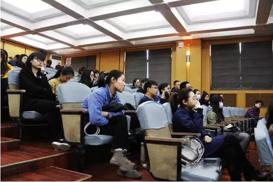 梨汤老师李芳妃回母校天津美院分享就业创业心