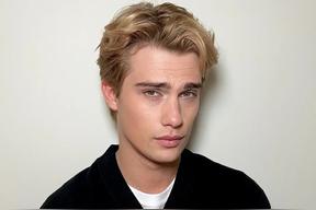 尼古拉斯·加利齐纳