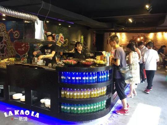90后美女的创业生涯,江油开纸上自助烧烤店了!