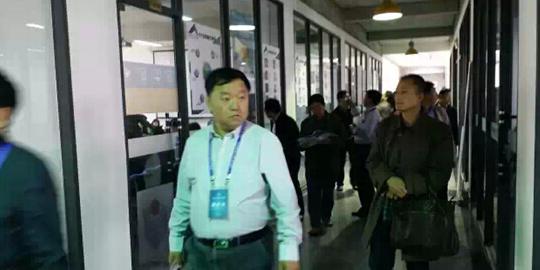 第二届产教融合发展战略国际论坛与会者参观黄淮学院