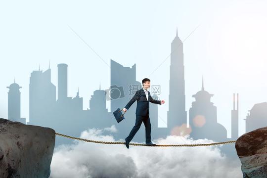 走绳子商务男士
