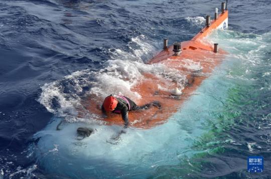 全海深载人潜水器“奋斗者”号正式投入常规科考应用