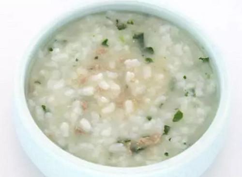 四个月的宝宝能吃什么辅食?