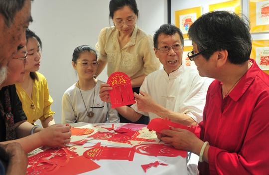 视频|当非遗遇上党课这堂“撕纸”红色党课很“入心”