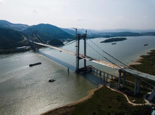西江流域广东境内最大跨径的悬索桥——清云高速公路西江特大桥全