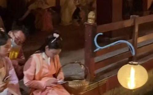 【拍摄现场】每一次在这里拍戏都是晚上，每次剧情都是男女主在这里相爱
