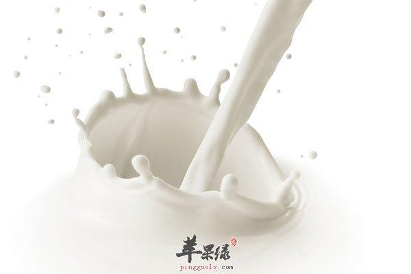 新生儿吃母乳还是牛奶好