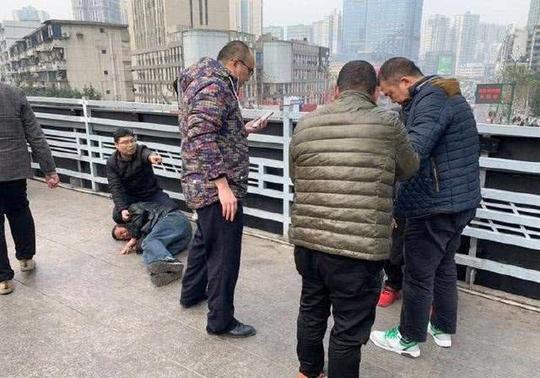 小心重庆街头这些下象棋残局残局人,有人被骗走4500元