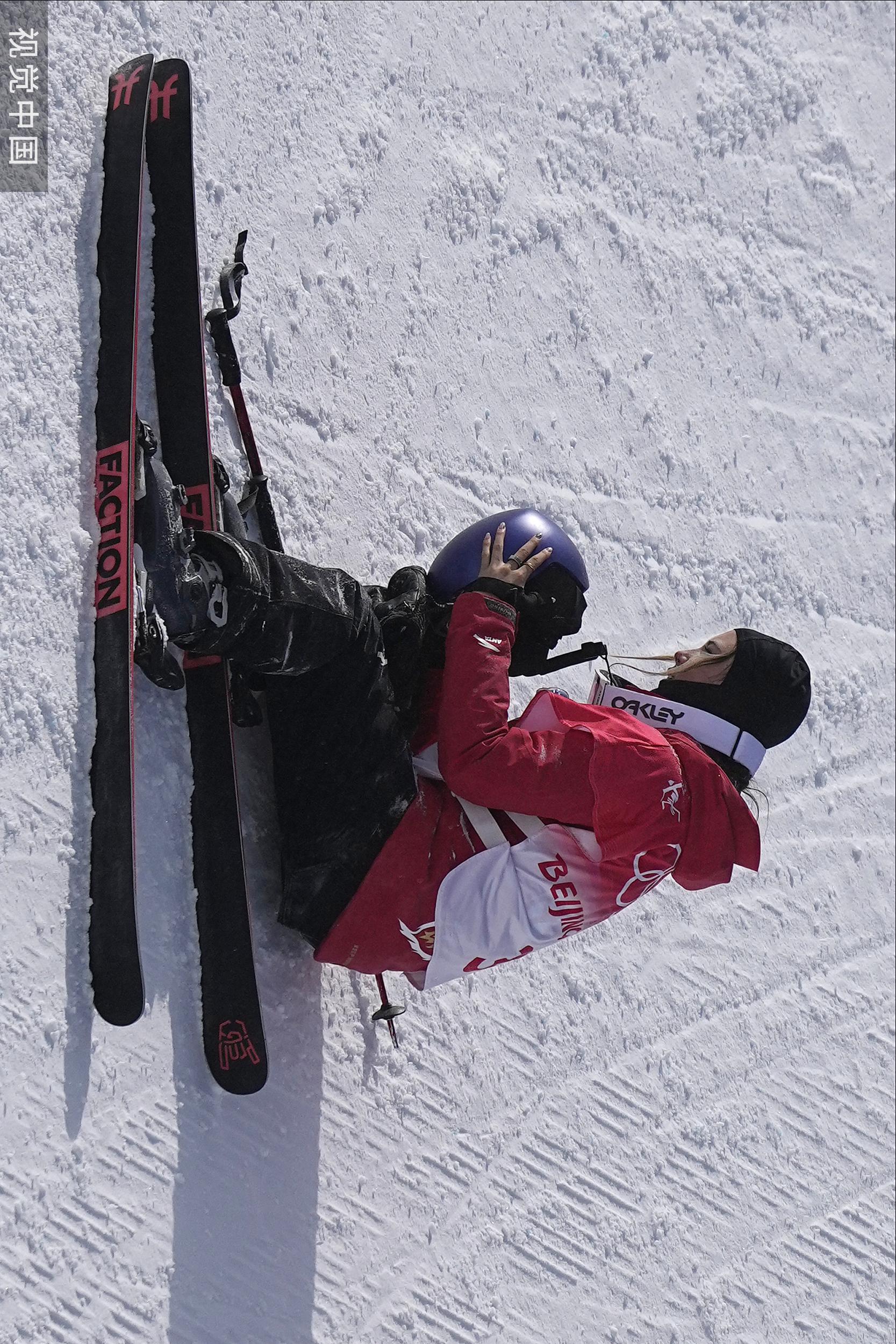 谷爱凌摔倒已不能走路