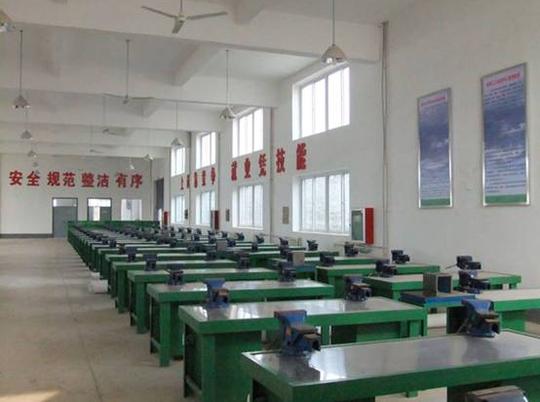 主要实训项目:普通钳工,模具钳工,装配钳工实习实训.