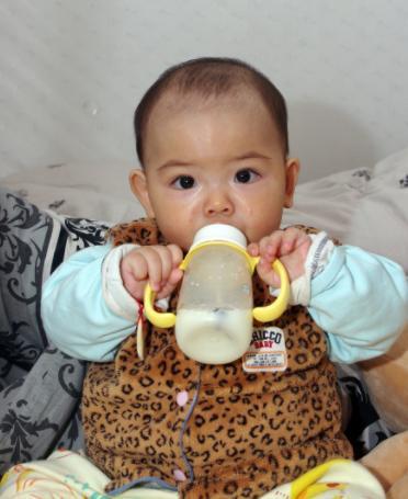 孩子睡前不要吃这几种食物