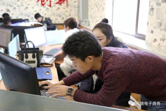 夏河县"电子商务进农村综合示范项目"就业与创业孵化培训班成功举办