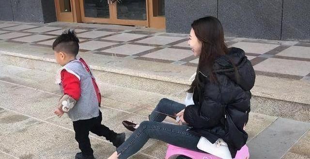 小孩子为什么都喜欢跟小姨玩