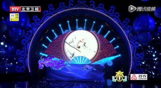 杂技《逐梦》:观众们最熟悉的人体折叠飞天术又来了