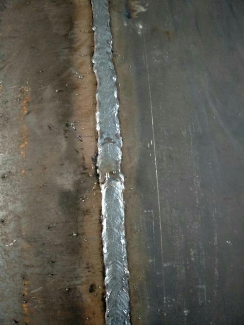 我焊的二保焊怎么感觉氧化了就是焊缝不均匀饱满