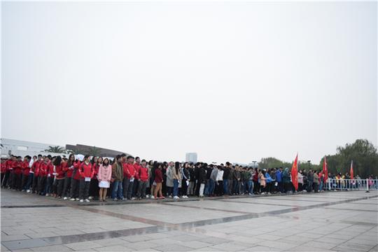 材料学院旭日东升万道霞,红旗飞舞壮中华南昌大学升旗仪式