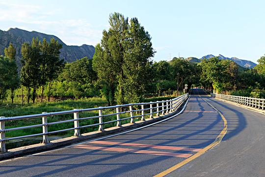 草原上的公路_图片大全—全景创意图库（quanjing.com）中国领先的正版图片视频素材网站