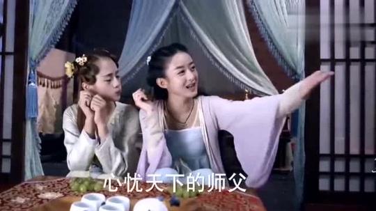 花千骨颖宝和糖宝抢葡萄吃，在仙界打闹嬉戏谈天说地，两人好可爱!