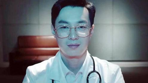 搞笑悬疑短片，男孩撞鬼想找医生求助，不料他自己才是鬼