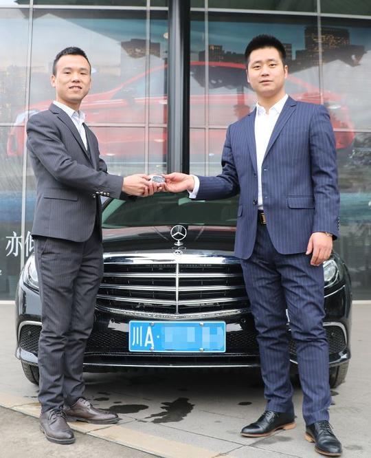 程浩南老师奖励核心创业伙伴——刘强总监奔驰(e300l)高级轿车