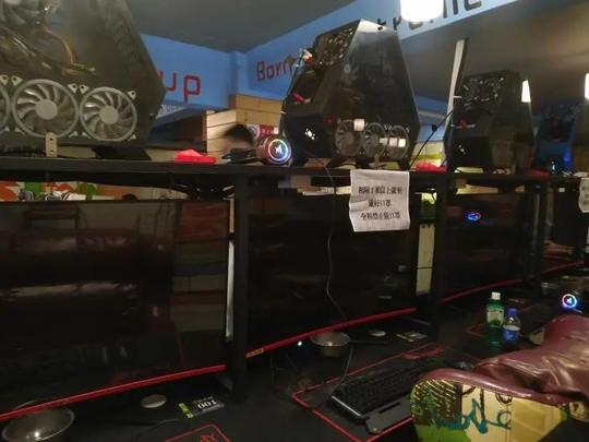 全国关闭网吧6487家!半年亏40万，网吧老板开始租电脑、卖沙发:30块2把椅子