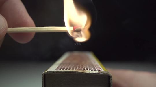 划火柴慢镜头高清实拍视频素材