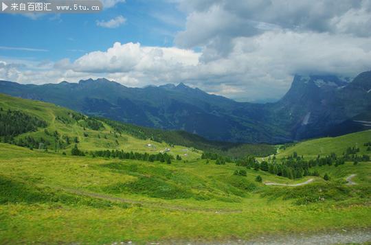 唯美大山草原风景图片