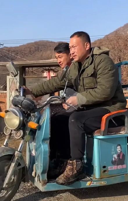 张同学回应拍乡村题材视频走红