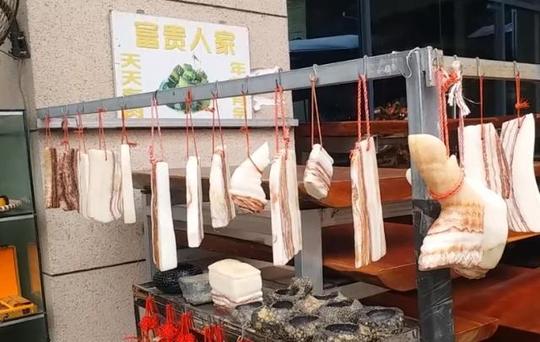 云南河口越南城,做生意的都是越南人,而且汉语还说得很溜