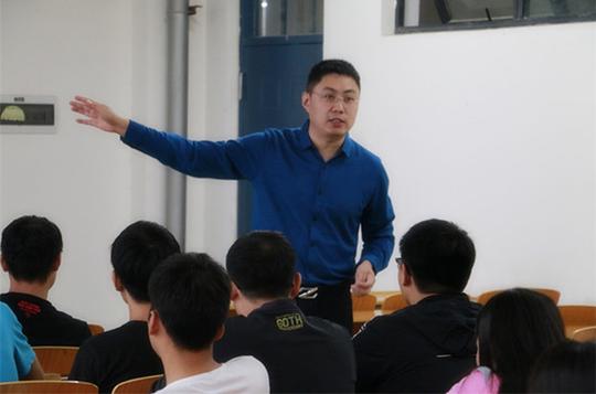 企业家张展维走进商学院创业实践课堂