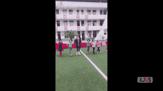 第一次拍抖音短视频很激动在视频里他们有的向爸爸妈妈说心事有