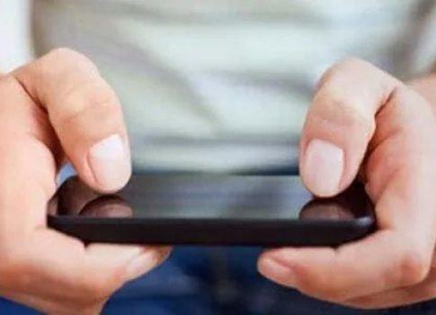 上厕所玩手机有什么危害?