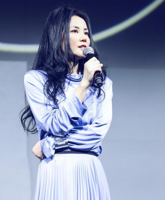 娱乐圈富婆:砸钱养男人却没有好下场,第八位经历惹