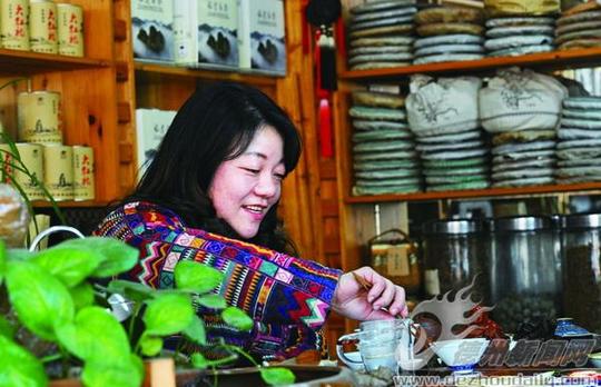 她毅然选择独自创业,开了第一家属于自己的茶叶店——茗香斋茶行.