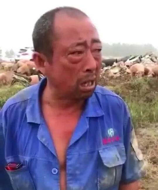 二师兄被洪水冲走众人划船纷纷来捞网友看后却大怒