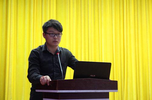 (图为四川天一学院创业学生代表发言)