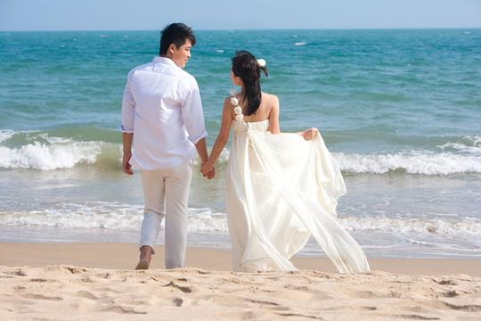 海滩浪漫婚纱情侣_图片大全—全景创意图库（quanjing.com）中国领先的正版图片视频素材网站