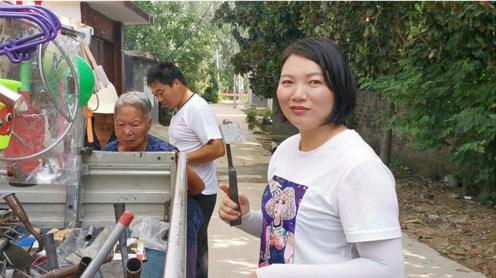 农村小哥下乡卖的什么?生意这么火爆，想赚钱的不妨试一下