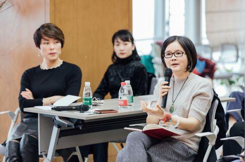 温州市女企业家协会执行会长,温州瑞丰控股集团有限公司总裁周赛珍