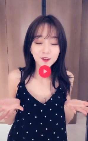 抖音莉哥睫毛弯弯手势舞慢动作分解教程分享