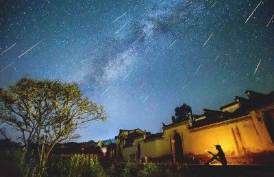 诸如文史哲以及天文,地理等曾经一度被贴上"冷门"标签的基础专业,招生