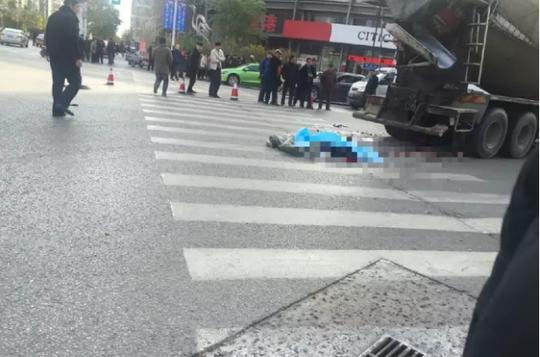 唐山:光明路翔云道口发生重大交通事故,两人死亡!