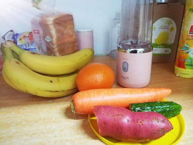 宝宝爱喝果蔬汁