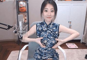 美少女抓胸性感动漫gif动图