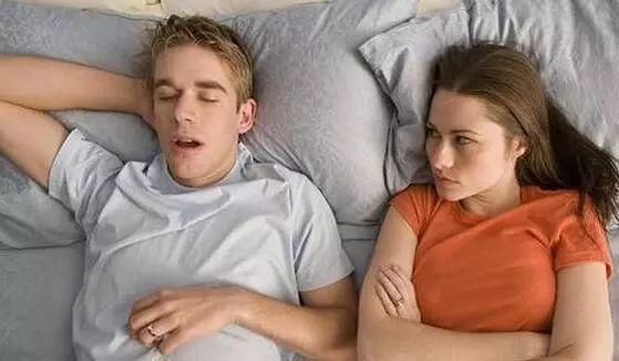 产后乳房变小是什么原因造成的